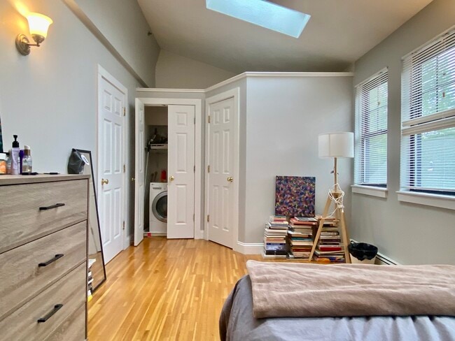 Photo - 241 River St