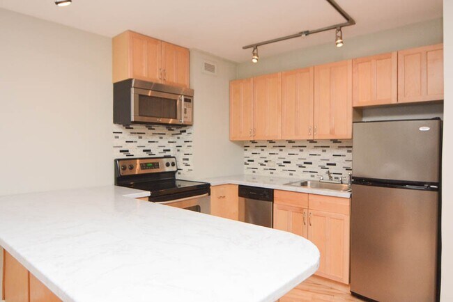 Photo - 429 W Wellington Ave Unit A05C