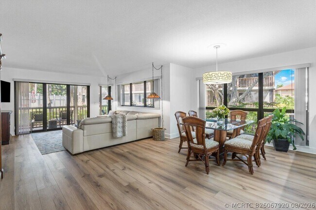 Photo - 401 Brackenwood Ln S
