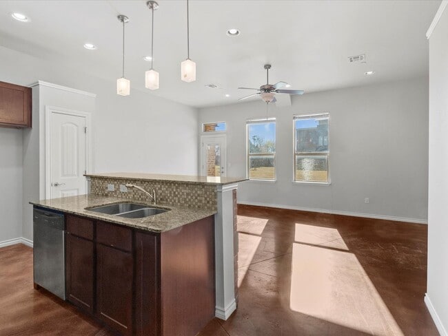 Photo - Gorgeous newer 2br 2.5ba Townhome!!