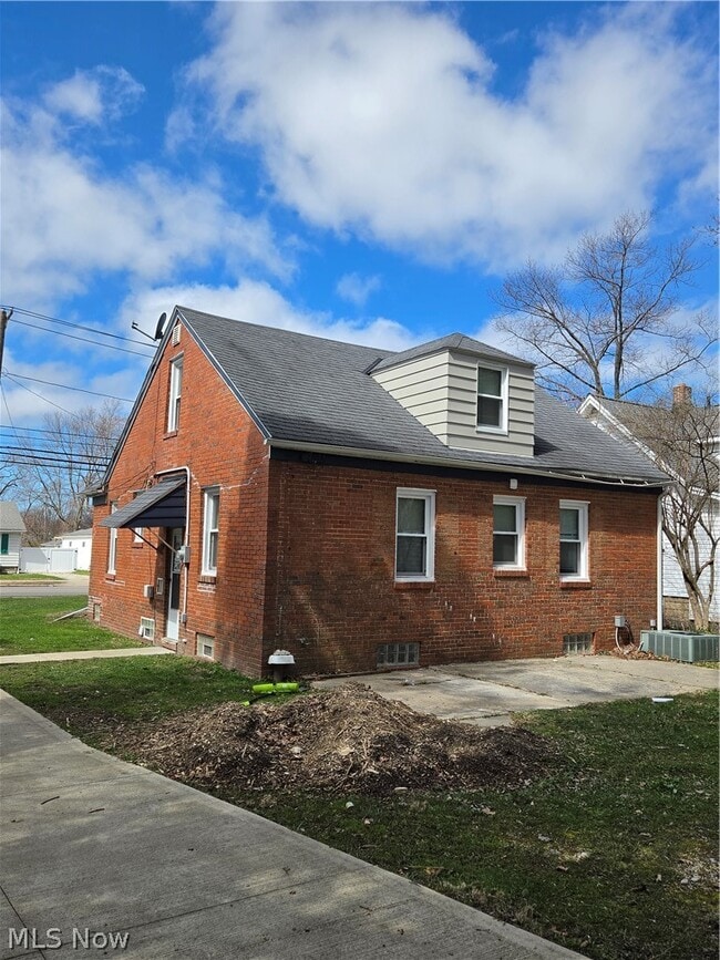 Photo - 1275 S Green Rd