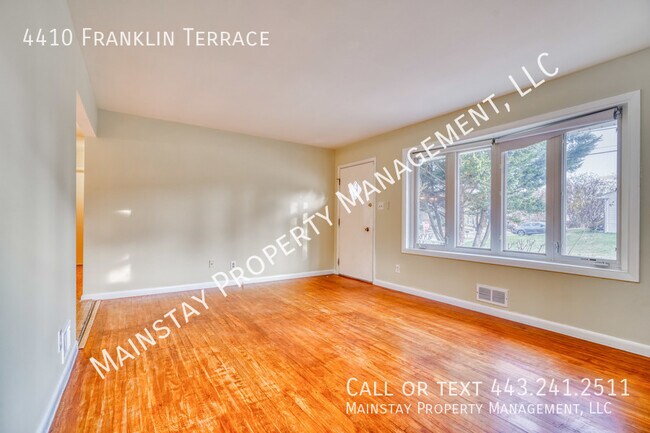 Photo - 3 Bedroom Home  W/ Large Fenced Yard!