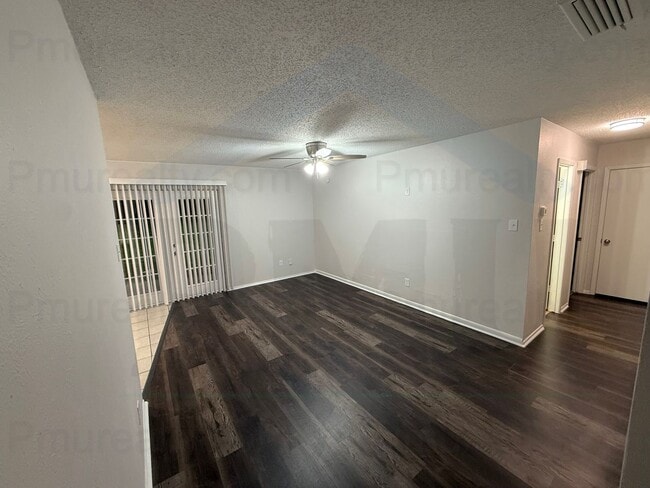 Building Photo - AVAILABLE NOW!!! Charming 3-bedroom, 1.5-bathroom house in Cedar Hill