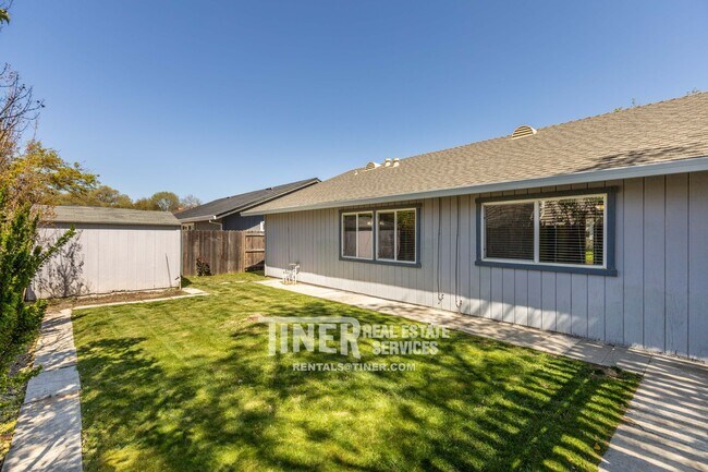 Photo - 8052 Phoebe Way