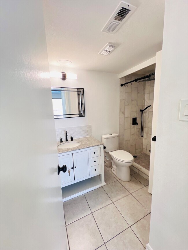 Photo - 2110 Wilcrest Dr