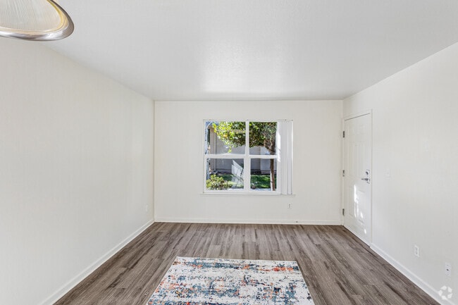 1BR, 1BA -597SF - Living Room