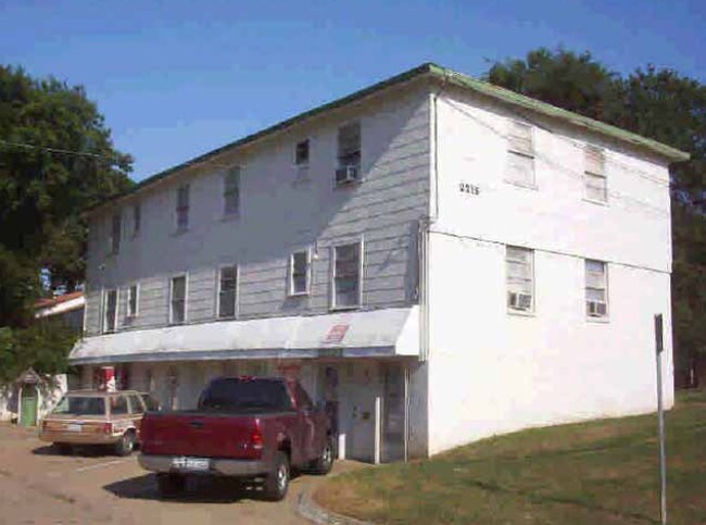 2215 Riverview Dr