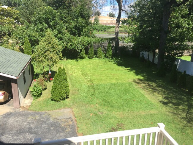 Patio interior - 175 N Lansdowne Ave Unidad 3rd floor