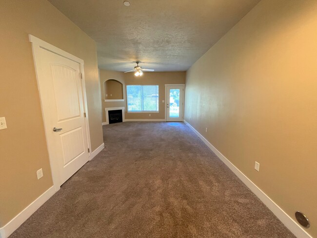 Photo - 16650 N Profit Cir Apartamentos