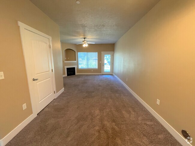 Building Photo - 16650 N Profit Cir Rental