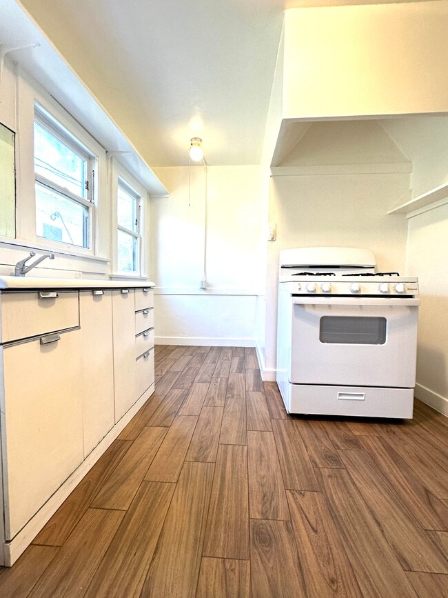 1138 N Gardner St Unit 1138