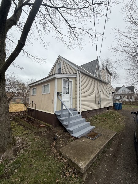 Building Photo - 1447 Tait St