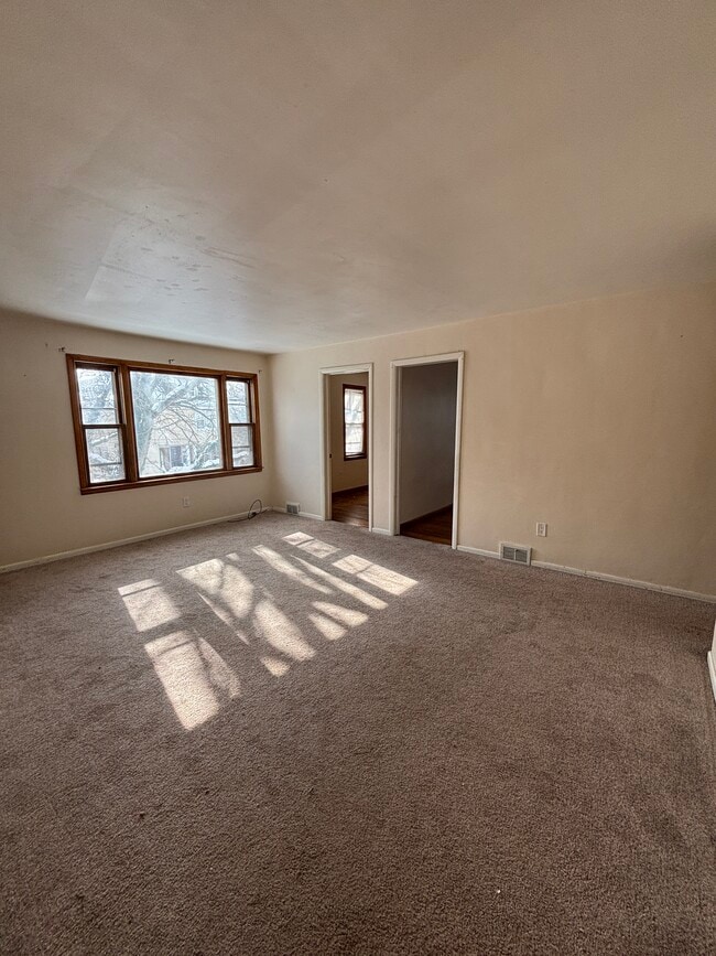 Building Photo - 162 Seminary Ave Unit 2