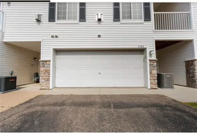 Building Photo - 7382 Timber Crest Dr S