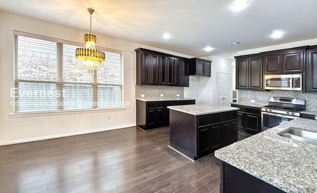 Photo - 4811 Sunset Park Ln