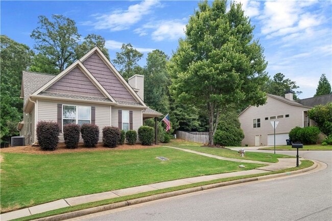 Charming Craftsman Home in Solamere - Charming Craftsman Home in Solamere