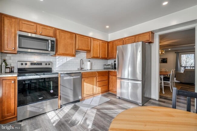 Photo - 28 Salthill Ct