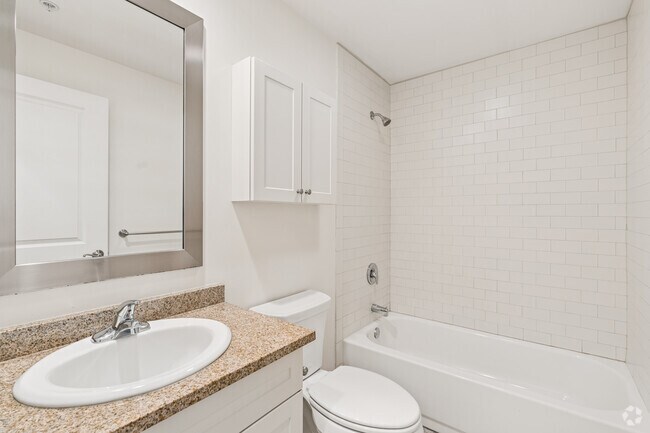 1BR, 1BA - 625SF - Bathroom