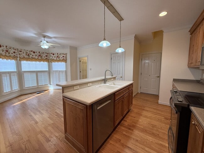 Photo - Immaculate End-Unit Townhome in Port Warwick