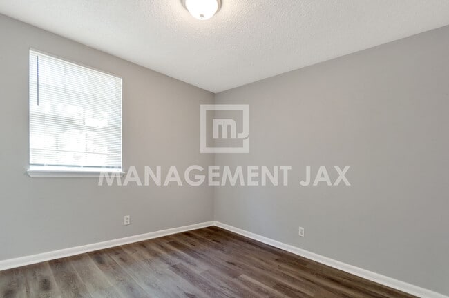 Photo - 1417 W 23rd St