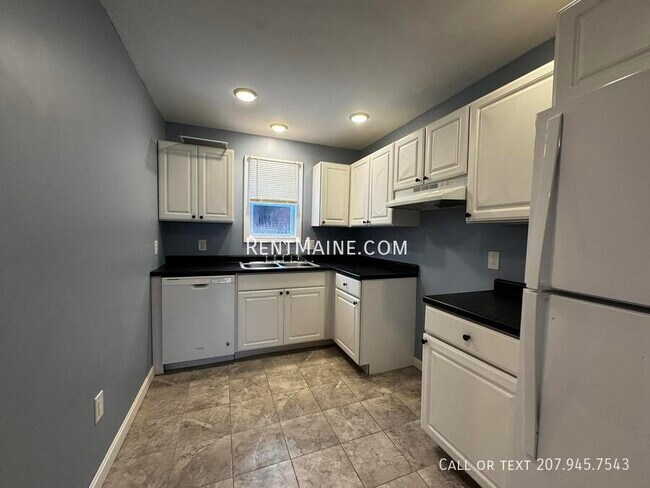 Building Photo - 126 Western Ave Unit B