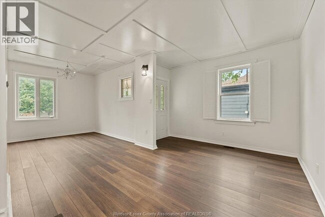 Photo - 1533 Alexis Rd