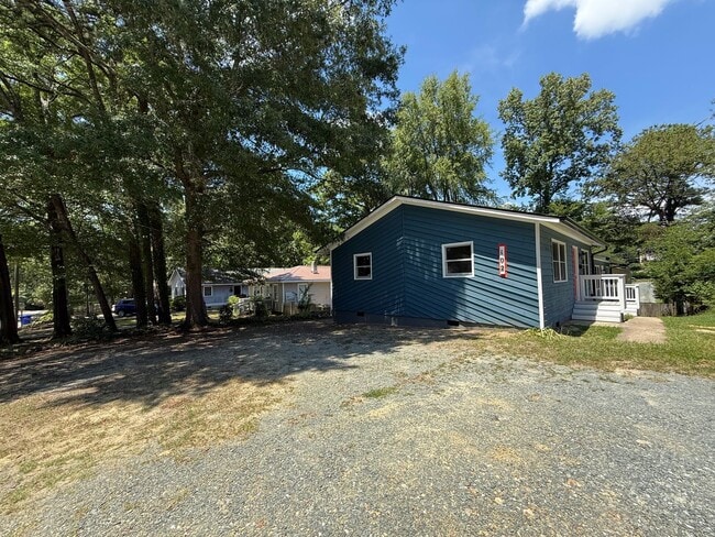 Photo - Newly Remodeled 2BD, 1BA Chapel Hill Apart... Unit #B (102 Johnson)