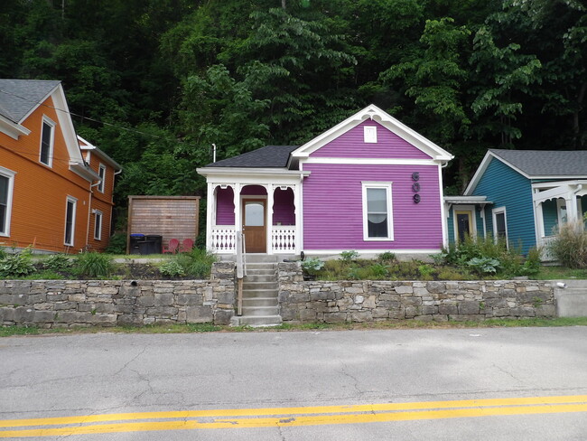Building Photo - 609 Taylor Ave