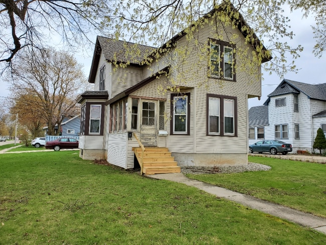 Photo - 303 W Jefferson St Townhome