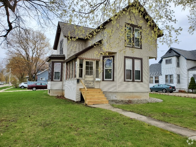 Building Photo - 303 W Jefferson St Rental