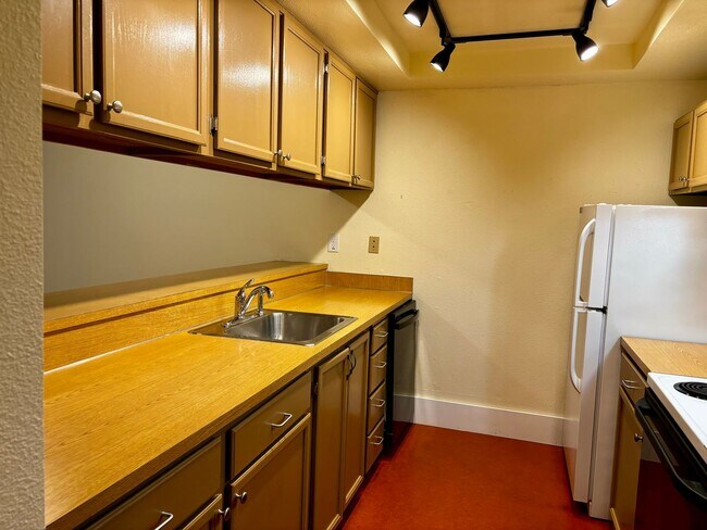 Photo - Maple Leaf Condo, 2 bedroom, 2 bath