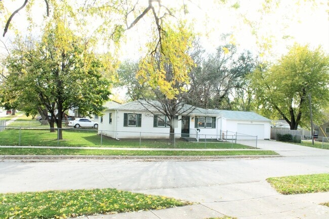 Building Photo - 6109 Buckingham Ave Rental