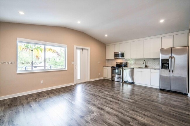 Photo - 2412 NE 26th St Unit 7