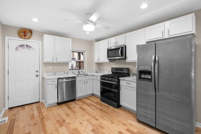 Building Photo - 118 N Curley St Rental