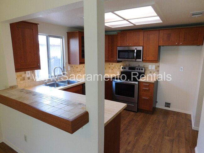 Photo - Great 3bd/2ba Home with 2 Car Garage!
