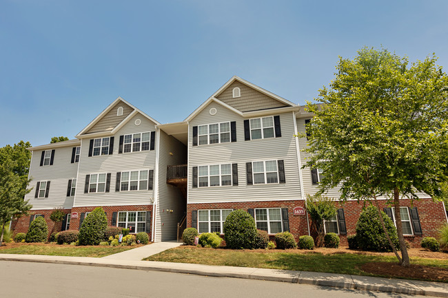 The Pointe at Peters Creek - The Pointe at Peters Creek Apartments