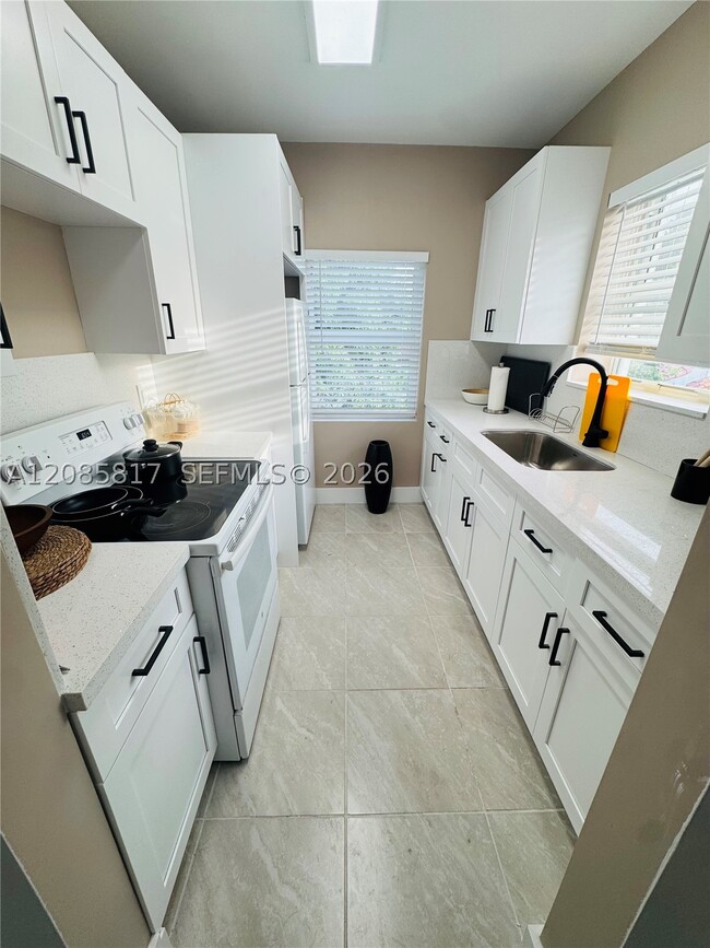 Photo - 850 SW 5th St Unit 2
