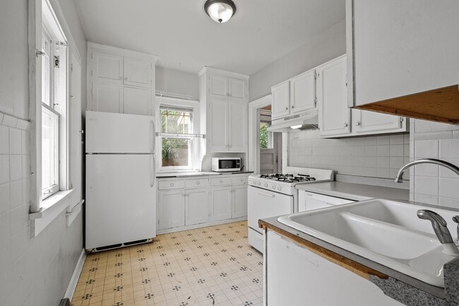 Photo - MUST SEE 5BD/2BA House close to U of M! Avail. 9/1/26!