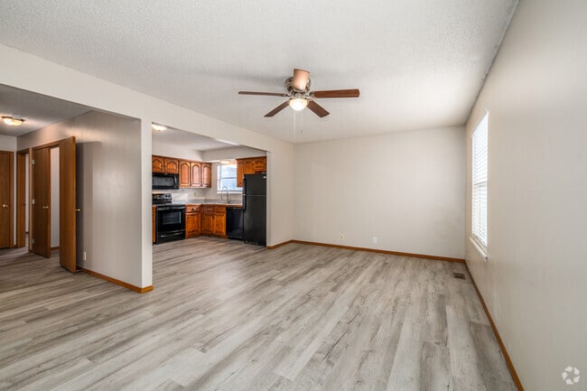 2BR, 1BA - 940SF - Living Room - Peachtree Apartments