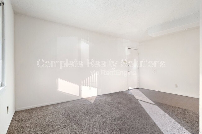 Photo - 337 Mt Everest Dr