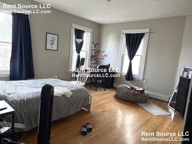 Photo - 471 Cambridge St Unit 3