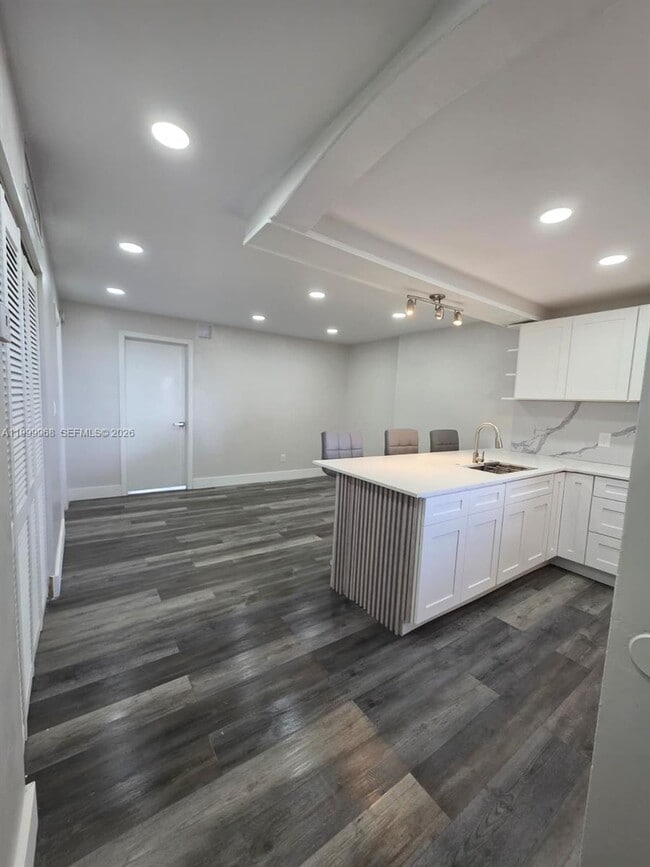 Building Photo - 16400 NE 17th Ave Unit 701