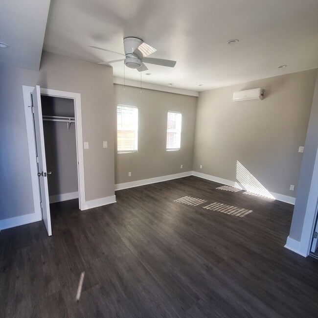 Photo - 4569 Catalpa St