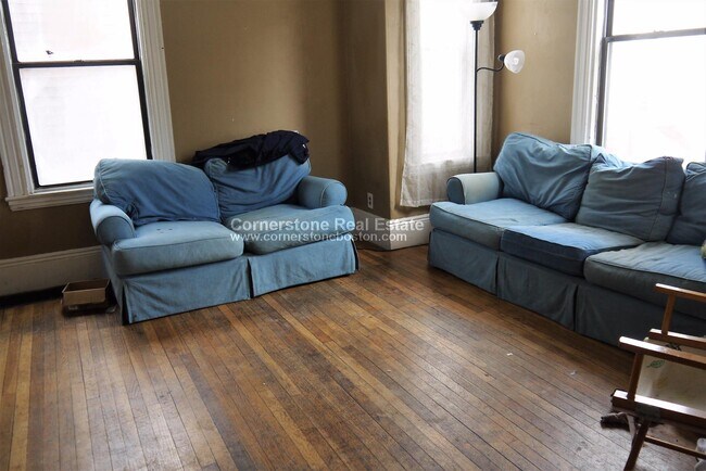 Photo - 12 Saunders St