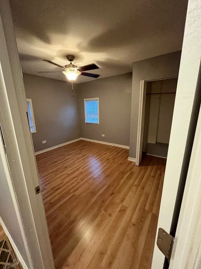 Photo - 1042 W Goodenow Rd Unit 2