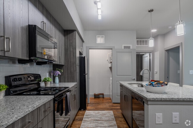 2BR, 2BA - 936SF - The Broadway