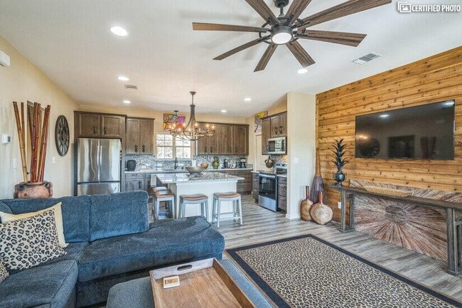 Photo - 505 Heron Dr