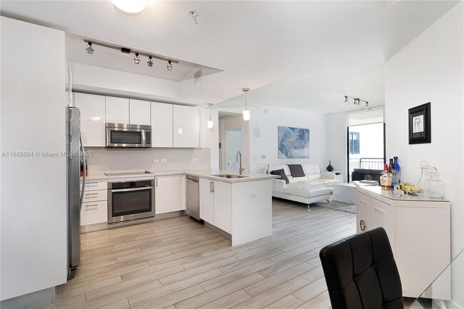 Photo - 999 SW 1st Ave Unidad 2011