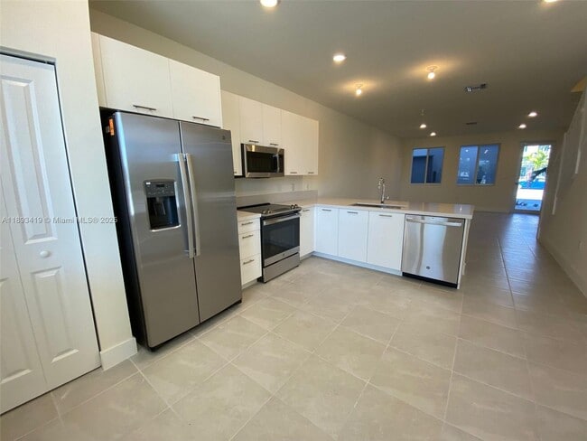 Building Photo - 10250 NW 66th St Unit 103