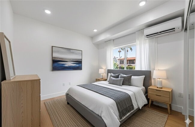 Photo - 1557 S Ogden Dr